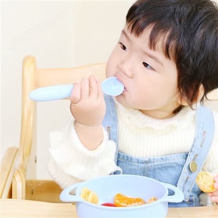 液态硅胶制品工厂直供婴儿勺子宝宝硅胶软勺 新生婴儿辅食汤匙防滑学吃饭训练勺