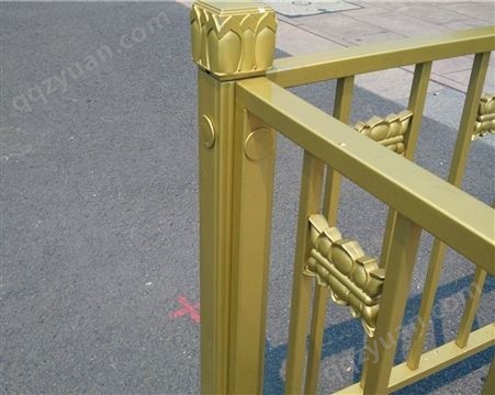 黄金色护栏莲花片热镀锌钢花式城市马路中间隔离水泥铁皮底座